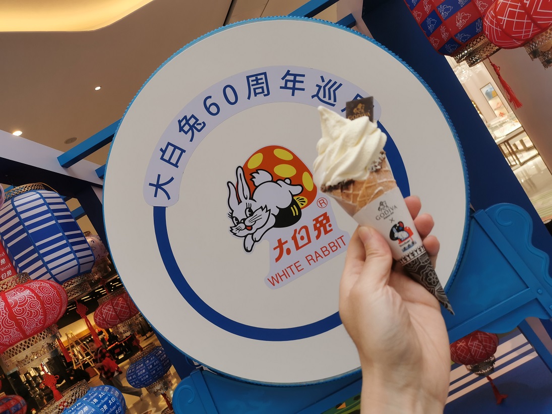 中西合璧快閃店活動(dòng)經(jīng)典藍(lán)白配色，甜蜜風(fēng)暴正版來(lái)襲
