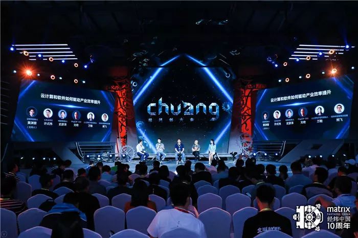 這場(chǎng)周年慶典的音樂(lè)節(jié)活動(dòng)簡(jiǎn)直神化了，驚現(xiàn)惡劣場(chǎng)地里的愛(ài)馬仕
