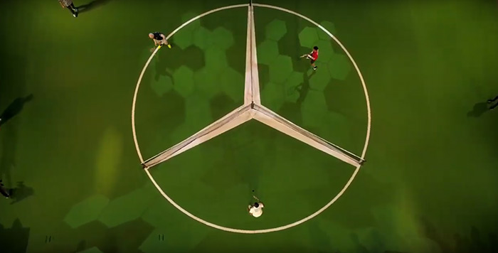 奔馳造了個(gè)“三芒星球場(chǎng)”與運(yùn)動(dòng)創(chuàng)意結(jié)合 - 第5張 - 會(huì)展活動(dòng)策劃CCASY.COM 奔馳造了個(gè)“三芒星球場(chǎng)”與運(yùn)動(dòng)創(chuàng)意結(jié)合 - 第5張