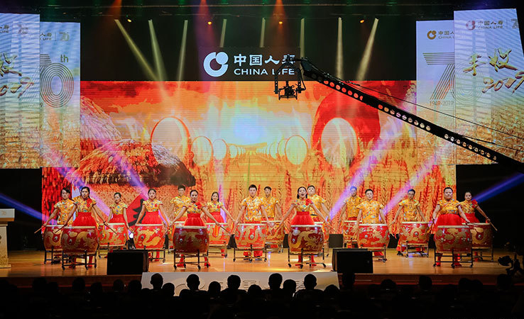 中國人壽的年會(huì)策劃了一個(gè)誓師環(huán)節(jié)，個(gè)個(gè)都是壯志豪情