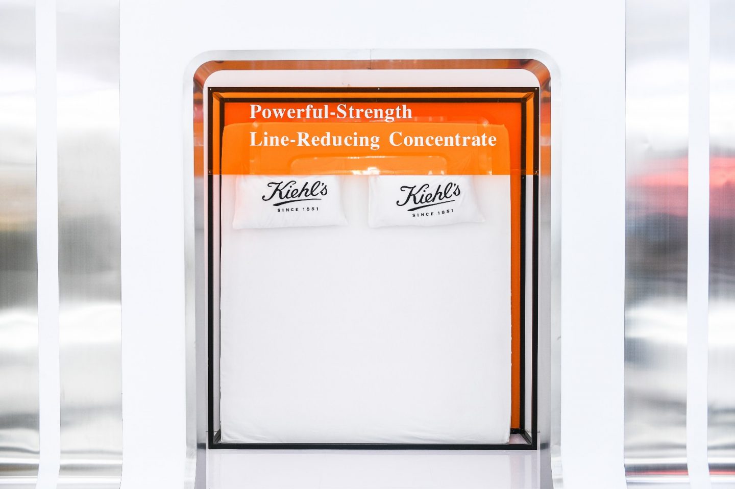 Kiehl's的美妝快閃店策劃安排了骨頭先生陪你探索皮膚奧秘 - 第9張 - 會(huì)展活動(dòng)策劃CCASY.COM Kiehl's的美妝快閃店策劃安排了骨頭先生陪你探索皮膚奧秘 - 第9張