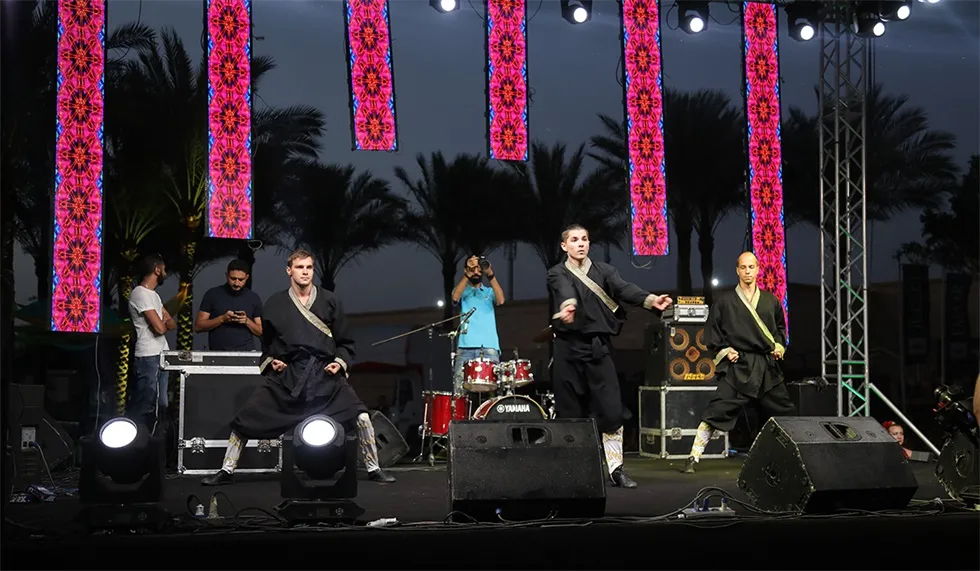 地產(chǎn)項(xiàng)目春季客戶嘉年華活動(dòng)策劃白天互動(dòng)與晚間演出各有特色 - 第34張 - 會展活動(dòng)策劃CCASY.COM 地產(chǎn)項(xiàng)目春季客戶嘉年華活動(dòng)策劃白天互動(dòng)與晚間演出各有特色 - 第34張