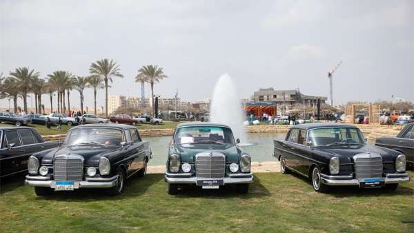 開羅上城住宅的這個老爺車展活動策劃云集各式老爺車，極其養(yǎng)眼