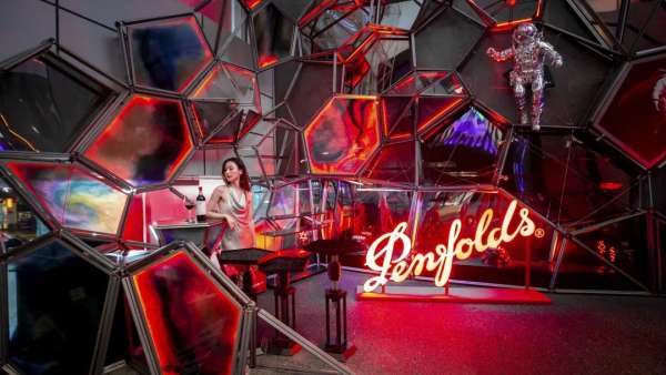 「奔富·無界空間」沉浸式快閃活動策劃化身神秘太空艙，酷酷酷