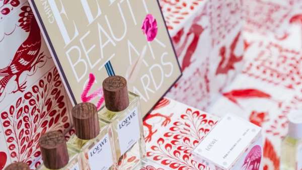 時(shí)尚魔都圣誕前夕又驚現(xiàn)一個(gè)香水快閃店，色彩與嗅覺的碰撞顯得格外亮眼