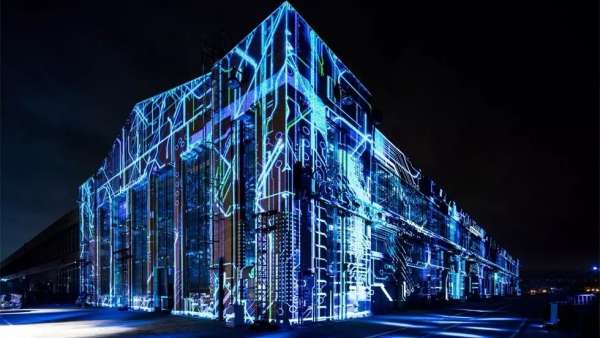 用一艘老式的船作為發(fā)布會及晚宴場地，一場引人入勝的體驗正式開始了｜態(tài)度有腔調