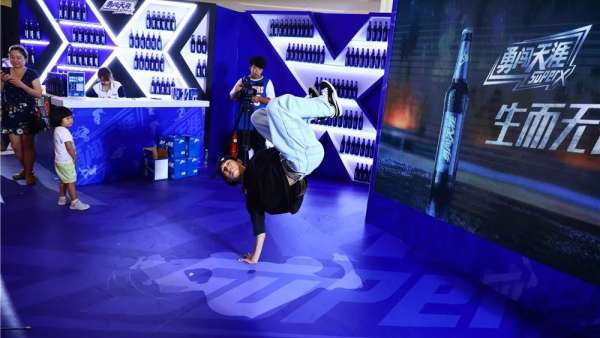 潮流快閃店給你更多刺激體驗(yàn)，凹造型放肆來(lái)｜國(guó)潮范這么閃