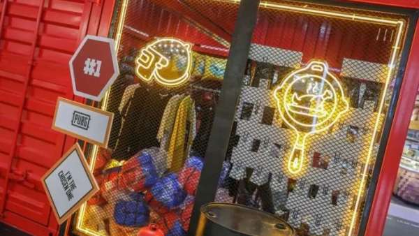 PUBG快閃店仿佛一個(gè)吃雞戰(zhàn)場(chǎng)，我這里有物資?。鼑狈哆@么閃