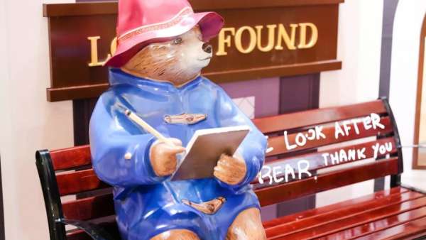 生日趴快閃，帕丁頓熊“空降”來慶祝