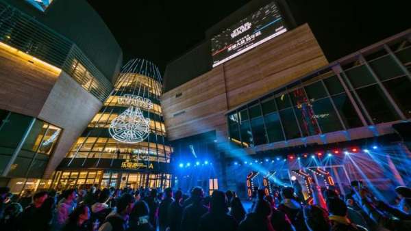 不一樣的商場(chǎng)圣誕美陳設(shè)計(jì)，愿原力與你同在