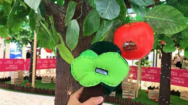 Hello Kitty攜手Müllerchen萌爆登場，刷新圣誕美陳新體驗(yàn)