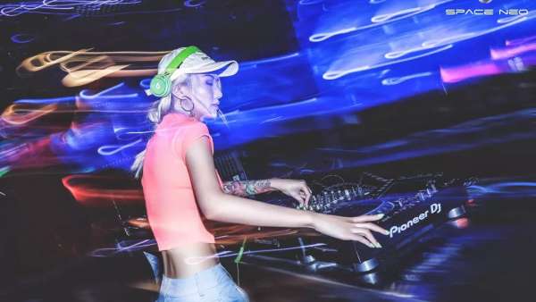 參加圣誕節(jié)活動(dòng)就來這里，讓你一言不合就跳舞！