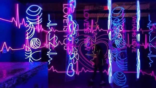 用一個網(wǎng)紅快閃店講述了戀愛的7個階段，愛意滿滿