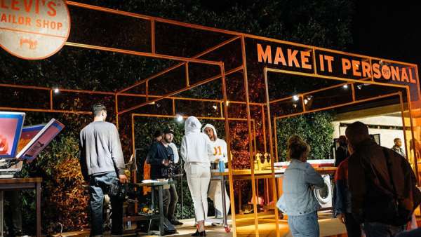 牛仔褲的派對(duì)活動(dòng)很新穎，策劃的自助絲印活動(dòng)吸粉一批批