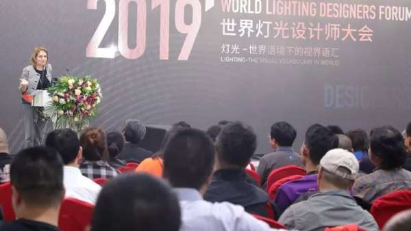 燈光設(shè)計(jì)師行業(yè)活動(dòng)特邀希臘教授分享了舞臺(tái)燈光與建筑照明