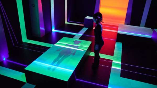 他用會展活動策劃的藝術(shù)品喚醒了觀眾對人類對環(huán)境的影響