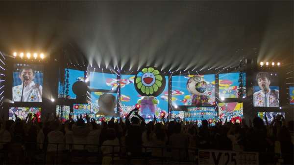 15米高的LED雕塑出現(xiàn)在演唱會活動現(xiàn)場，視覺效果杠杠的