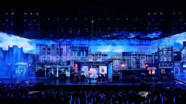 這場(chǎng)獨(dú)一無(wú)二的演唱會(huì)活動(dòng)，舞美設(shè)計(jì)更是氣勢(shì)磅礴而不失細(xì)膩