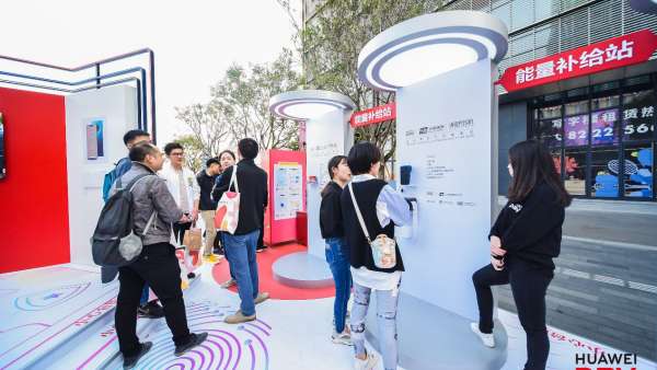 手機(jī)快閃店活動(dòng)現(xiàn)場(chǎng)驚現(xiàn)許多智能黑科技，全新體驗(yàn)等你來(lái)