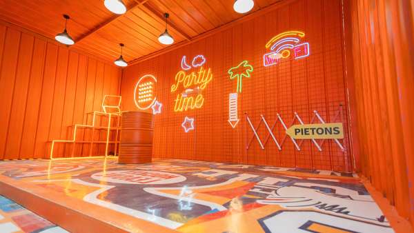 這個快閃店活動有點“好·色”，硬核集裝箱秀出時尚大片風(fēng)｜玩轉(zhuǎn)我的潮姿態(tài)