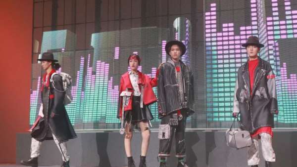 舞臺美術(shù)與演藝技術(shù)高峰論壇活動策劃的作品展真是拍手叫絕