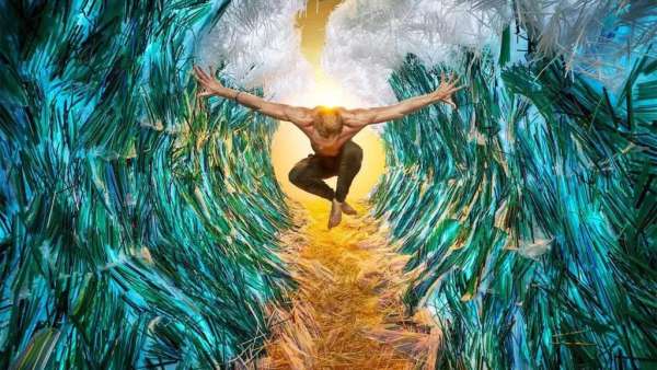 策劃這場(chǎng)廢物再循環(huán)利用環(huán)保藝術(shù)展覽活動(dòng)的，竟是16.8萬(wàn)根吸管