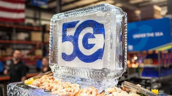 干杯50周年慶典活動(dòng)，倉(cāng)庫(kù)也變得時(shí)尚和自然，酷酷酷