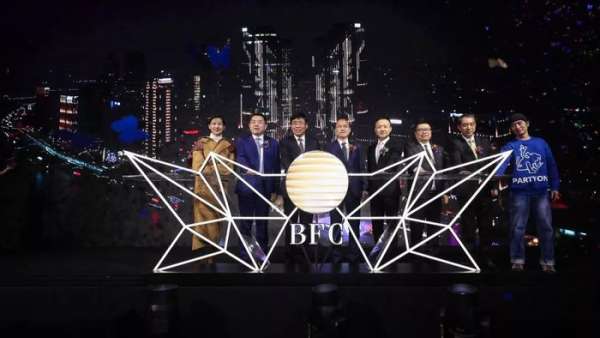 BFC開業(yè)慶典活動上蝴蝶漫天，是時(shí)尚、藝術(shù)的完美聚集