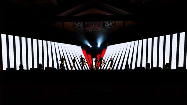 年底表彰活動(dòng)就是要大氣上檔次，友邦就將年會(huì)活動(dòng)移師到越南