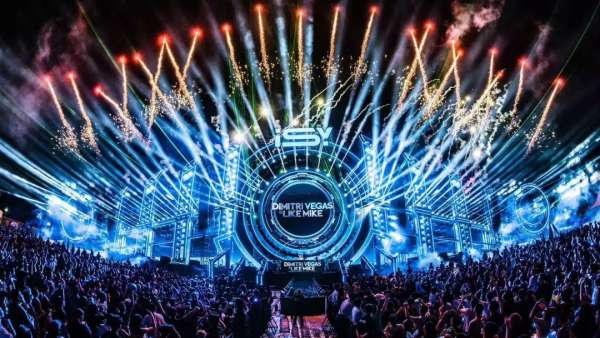 超燃音樂(lè)節(jié)活動(dòng)策劃濃濃的機(jī)械感和金屬感，是觸及靈魂的視聽盛宴