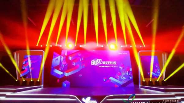 路演匯報活動現(xiàn)場迎來了一位特殊的迎賓禮儀，新奇體驗興趣多