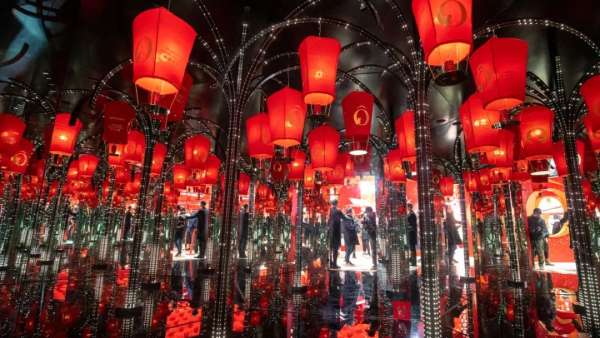 新春游園會(huì)活動(dòng)打卡最佳地非蘭蔻的賞新燈，隨手一拍就是大片