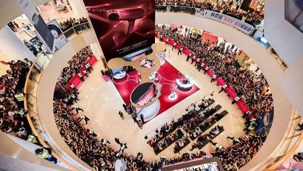 松下X快閃店活動強勢來襲，緋墨色搭配奢華金詮釋了黑科技的獨特魅力