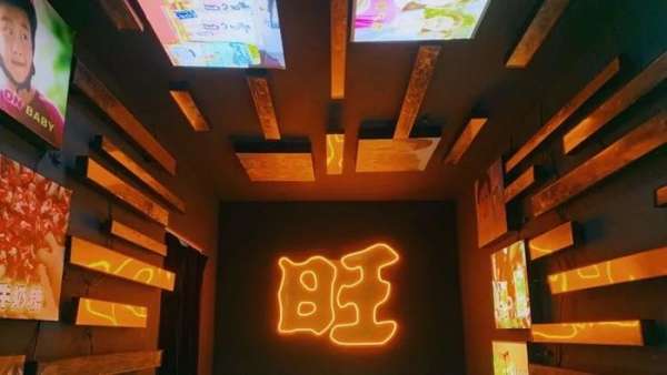 中國(guó)紅快閃店展覽活動(dòng)祝你紅紅火火過(guò)大年，還有各式萌萌動(dòng)漫形象