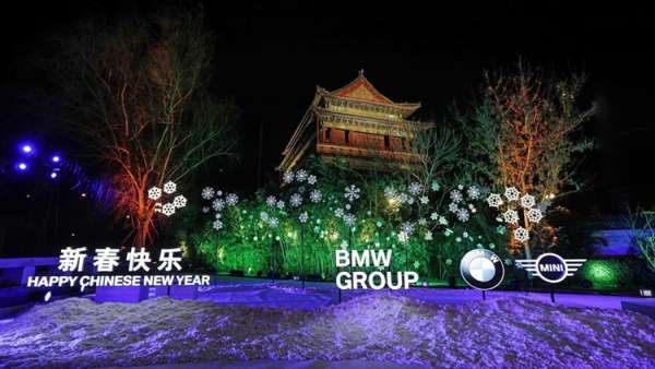 “越來越會玩兒”的發(fā)布會活動真新穎，現(xiàn)場擺攤販賣中華傳統(tǒng)小吃