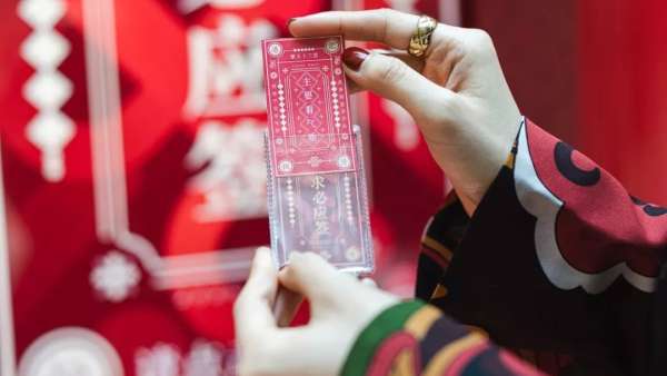 新春快閃店活動(dòng)的全新高端打卡裝置以中國(guó)風(fēng)的春“結(jié)”拉開序幕