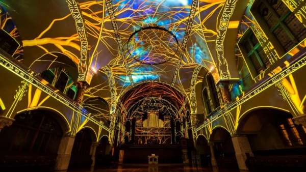 沉浸式燈光秀展覽活動(dòng)進(jìn)一步調(diào)整后，創(chuàng)意歷史之旅全新出發(fā)