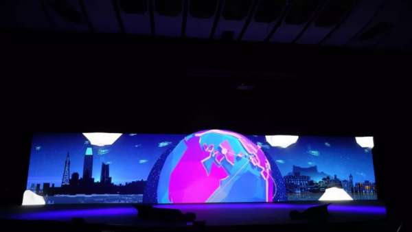 CloudBees Jenkins世界巡回賽活動的舞臺視覺設計挺震撼的