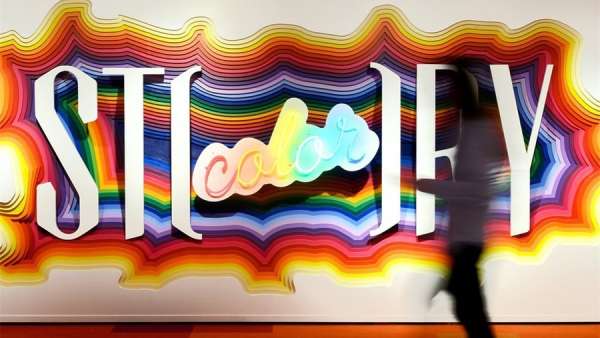 百貨公司策劃的這場“色彩的故事”的活動滿滿的“彩虹糖”，美極了