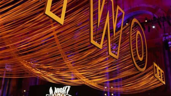 活動(dòng)中的互動(dòng)裝飾經(jīng)常是最吸睛的，而這個(gè)天花板的活動(dòng)策劃更亮眼