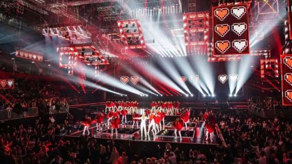 把頒獎(jiǎng)晚會(huì)活動(dòng)辦成晚會(huì)的MAC成功的把各地優(yōu)秀的音樂界團(tuán)結(jié)了起來