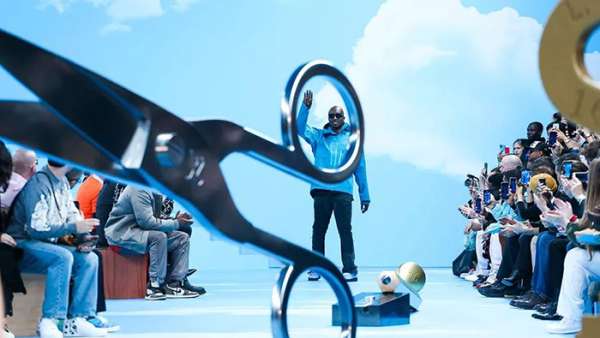 2020秋冬男裝時裝發(fā)布會活動現(xiàn)場仿佛人間天堂，踏云而至穿梭云間