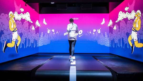 芝加哥快閃店活動(dòng)策劃了一個(gè)多彩的卡通仙境，在這里跑步可美了