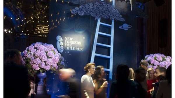 兒童慈善活動閃亮開播，發(fā)射一顆星星祈求一份關(guān)懷吧