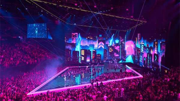 用舞美點燃音樂節(jié)活動現(xiàn)場，MTV音樂錄影帶大獎?wù)嫘霓k得到