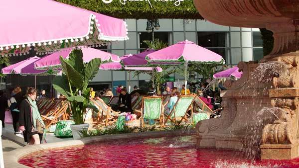 粉粉少女心的快閃店活動怎可能不受歡迎，開門幾小時就賣斷貨