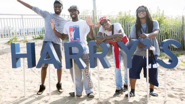 線下快閃式推廣活動竟是把淋浴空間搬到活動中，也太腦洞大開了