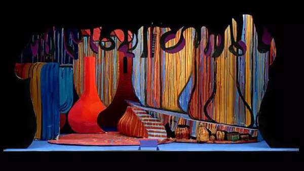 銅版畫藝術(shù)風(fēng)格的活動(dòng)舞美設(shè)計(jì)你見(jiàn)過(guò)嗎？他玩味得很起勁