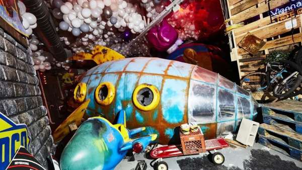 街頭藝術(shù)展覽活動里驚現(xiàn)一艘墜落的飛船，一種完全感官體驗來咯