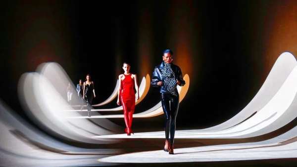 時裝秀展覽活動現代的更像是個視覺藝術展覽